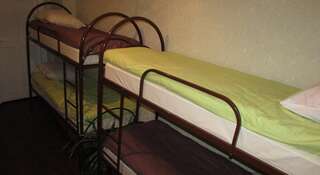 Хостел Hostel Izumrudnyy Барнаул Кровать в общем номере для мужчин и женщин с 8 кроватями-3