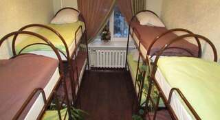 Хостел Hostel Izumrudnyy Барнаул Кровать в общем номере для мужчин и женщин с 8 кроватями-6